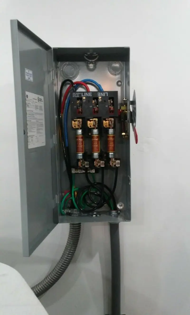 Three-phase disconnect switch installed for Smoke Detector Installation in Clyde
